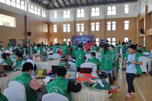 雷宇攜手創(chuàng)趣天地助力2021年“領(lǐng)航杯”江蘇省中小學(xué)生信息素養(yǎng)提升實(shí)踐活動(dòng)。