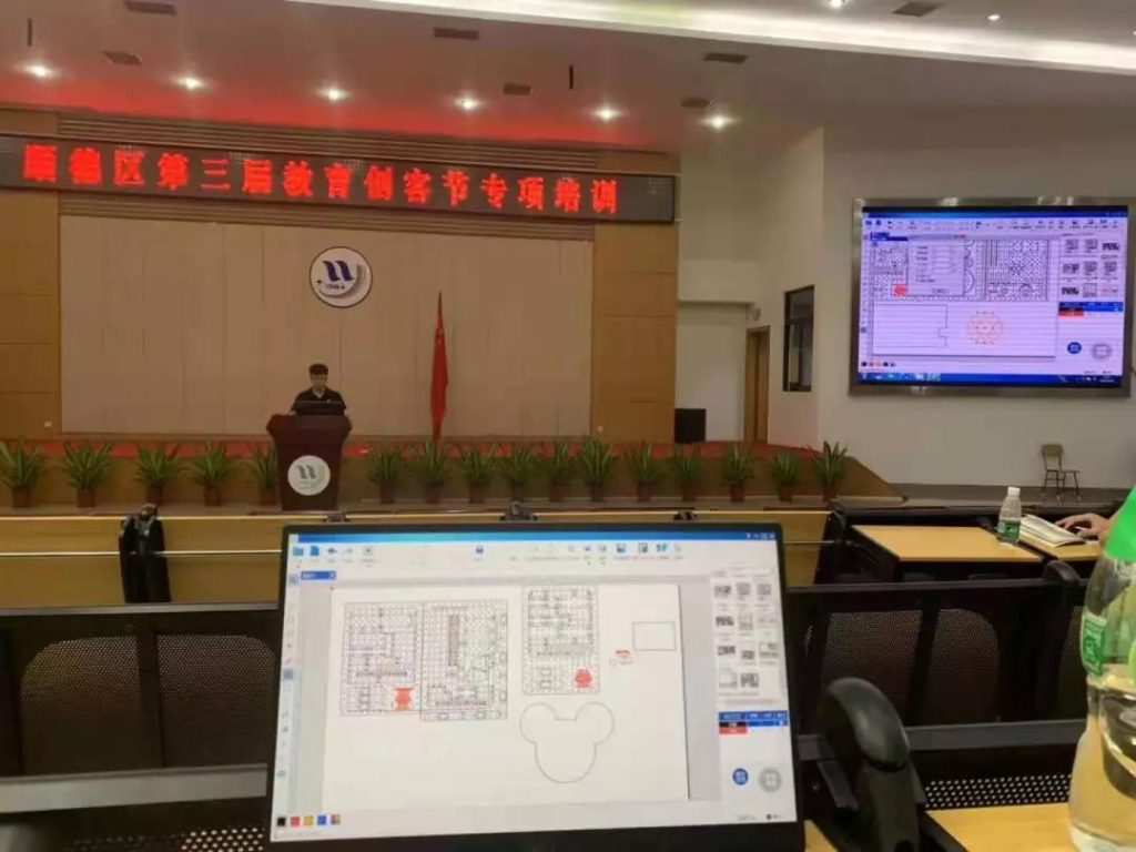 順德區(qū)教育科技節(jié)是展示“互聯(lián)網(wǎng)+創(chuàng)客教育”成果，全方位檢視順德區(qū)中小學(xué)生創(chuàng)新素養(yǎng)，培養(yǎng)科技創(chuàng)新人才的創(chuàng)客盛會，已成功舉辦兩屆。