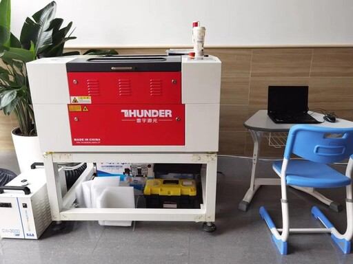 雷宇團(tuán)隊(duì)攜小伙伴蘑菇云創(chuàng)客助力AI創(chuàng)意編程賽道順利進(jìn)行。