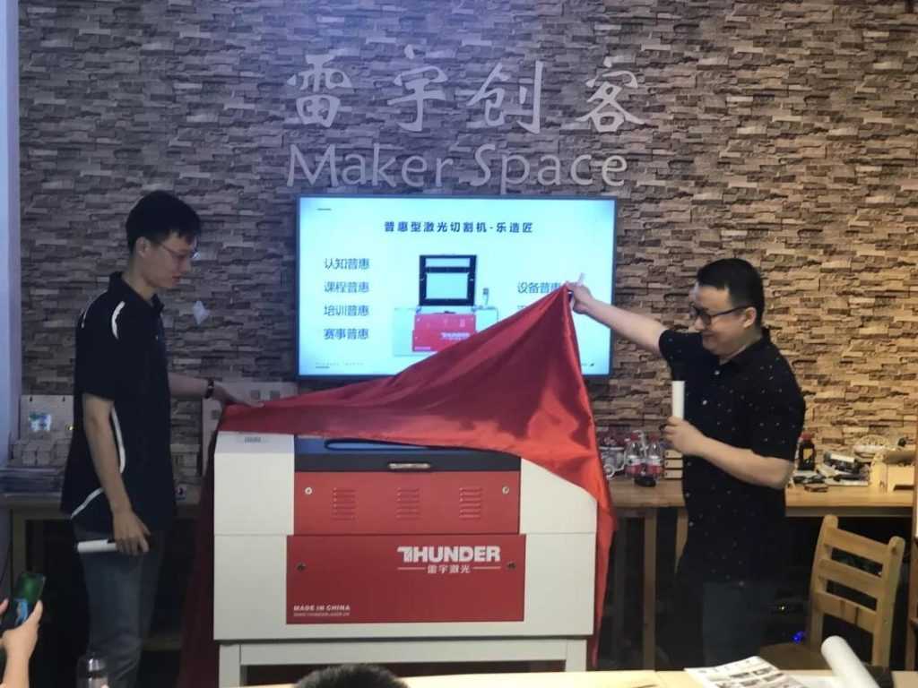  樂造匠千呼萬喚始出來，與吳俊杰老師一起揭開“紅蓋頭”  