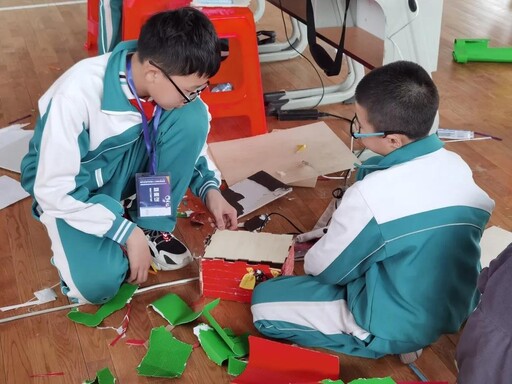 活動(dòng)主題是“健康成長(zhǎng)、智造未來(lái)”。