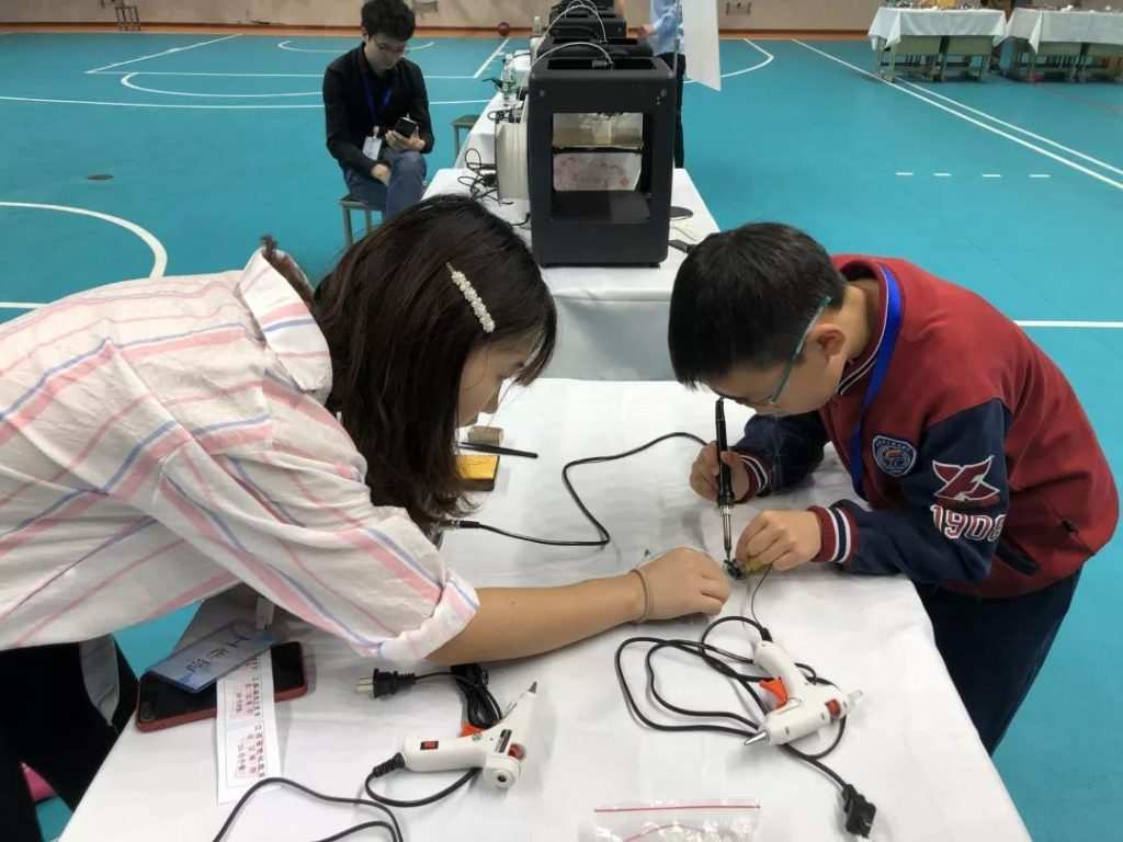 團結協(xié)作，分秒必爭