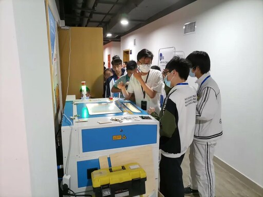 LaserMaker軟件與雷小宇、樂(lè)造匠也都干勁十足