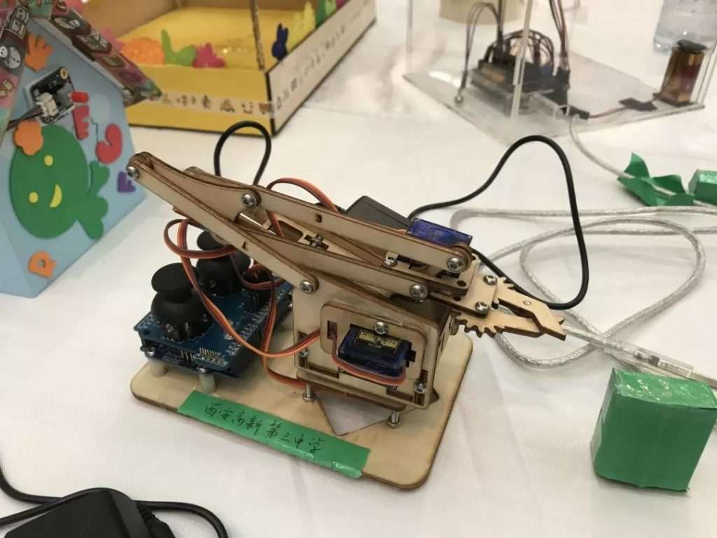 在他們的作品中，我們也能發(fā)現(xiàn)激光切割無(wú)處不在的身影。