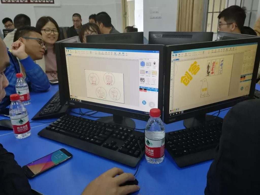 大家都學(xué)得很認真