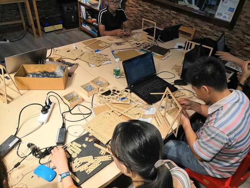 你們認真的樣子很吸引人呀 