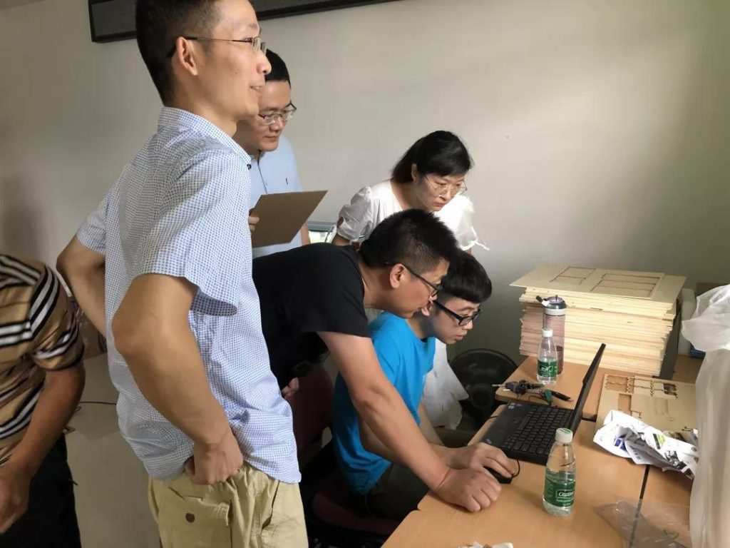 學習如何操作設(shè)計軟件LaserMaker 