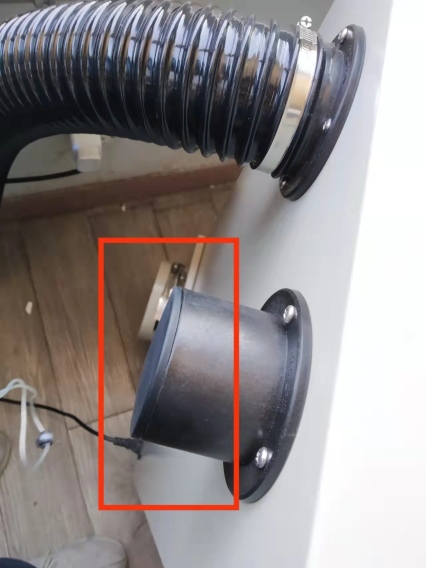 蓋緊另一側(cè)入風(fēng)口門蓋