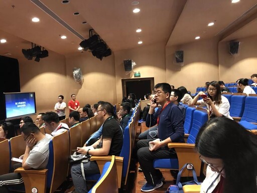 一個(gè)教師之間交流的平臺(tái)，主辦方期望提高教師的輔導(dǎo)和組織創(chuàng)客活動(dòng)的水平