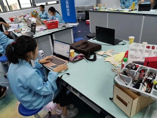 復(fù)賽以創(chuàng)客馬拉松的形式進(jìn)行