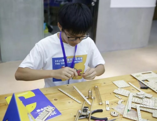 創(chuàng)客認真制作中