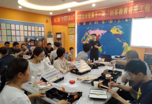 付軍老師從全國青少年機器人等級考試的角度，系統講解了Laserblock機器人結構搭建一二級的課程。