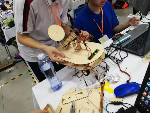 團結協作，分秒必爭