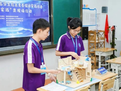 雷宇與創(chuàng)趣天地助力第二十三屆海南省學(xué)生信息素養(yǎng)提升實(shí)踐活動