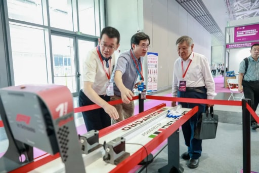 中國(guó)工程院院士｜范滇元參觀比賽場(chǎng)地