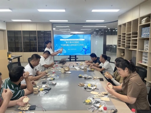 熱烈歡迎廣州市從化區(qū)“基于激光切割的創(chuàng)意智造項(xiàng)目”教師一行蒞臨我司開(kāi)展研修活動(dòng)！