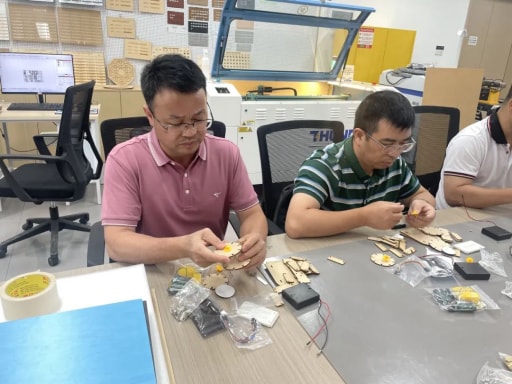 熱烈歡迎廣州市從化區(qū)“基于激光切割的創(chuàng)意智造項(xiàng)目”教師一行蒞臨我司開(kāi)展研修活動(dòng)！