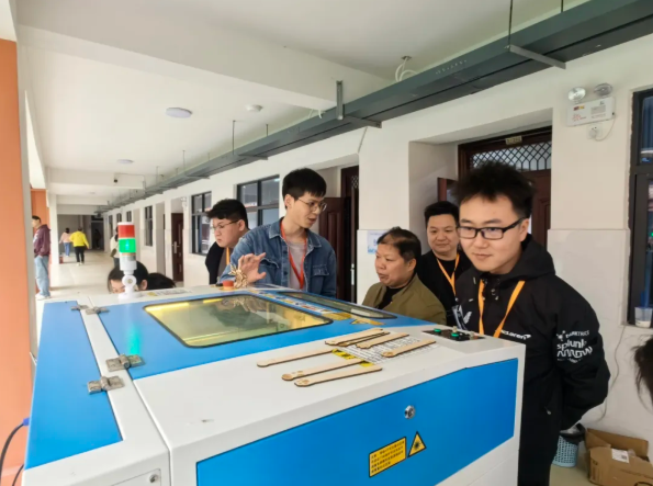 雷宇助力2024年廣西師生信息素養(yǎng)提升實踐活動指導(dǎo)教師培訓(xùn)順利舉行