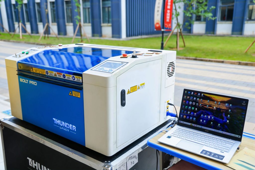 雷宇教育技術(shù)賦能，2025年廣西中小學(xué)電腦機(jī)器人競(jìng)賽綻放創(chuàng)意火花