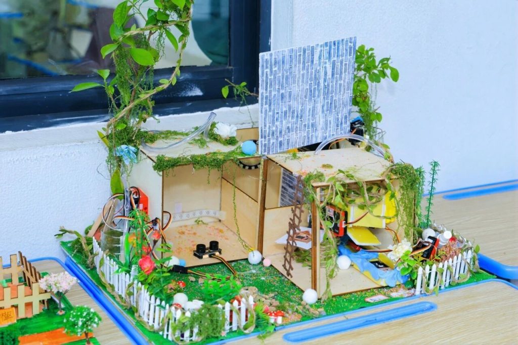 雷宇教育技術(shù)賦能，2025年廣西中小學(xué)電腦機(jī)器人競(jìng)賽綻放創(chuàng)意火花