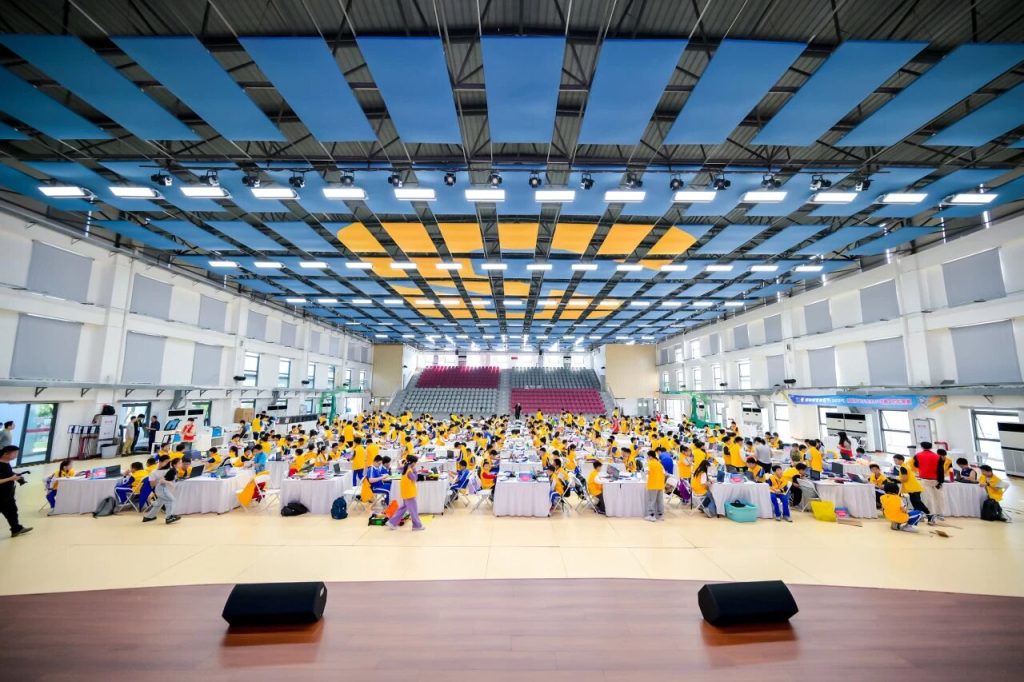 激光技術(shù)與AI創(chuàng)意深度融合，雷宇教育助力2025年深圳市中小學(xué)生AI+創(chuàng)客馬拉松競賽圓滿舉辦